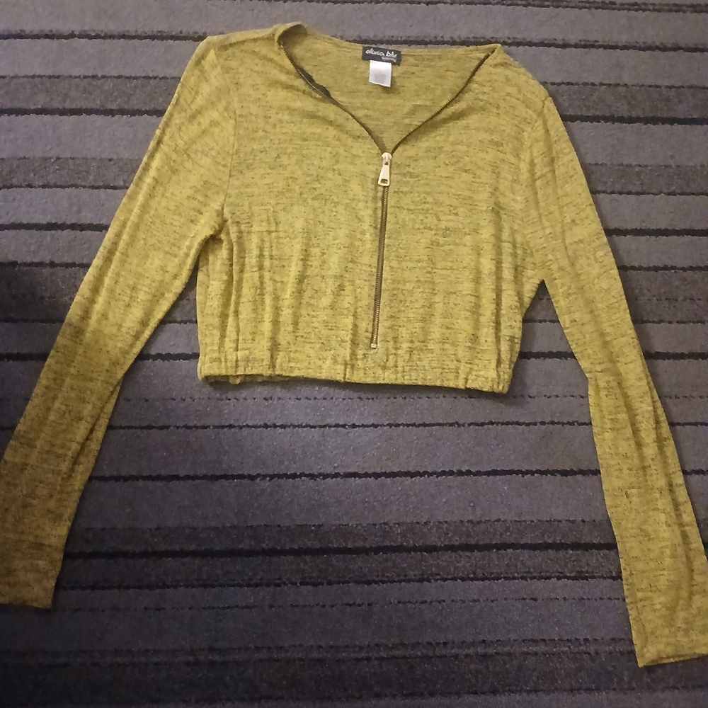 LIKE NEW OLIVIA BLU LONG SLEEVE CHUNKY ZIPPERED CROPPED TOP SZ.L FITS SMALL